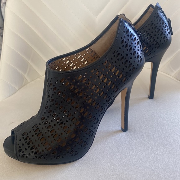 🆕Back Zipper, Open Toe, Perforated Leather Booties. - Picture 4 of 7